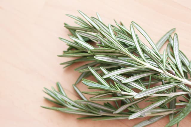 7 Recettes de Poisson à Préparer avec des Herbes Fraîches