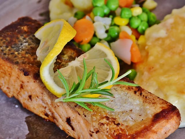 10 Recettes de Poisson à Préparer en Moins de 30 Minutes